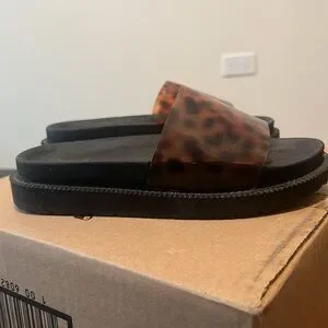 Qupid | Shoes | Qupid Tortoiseshell Slides | Poshmark